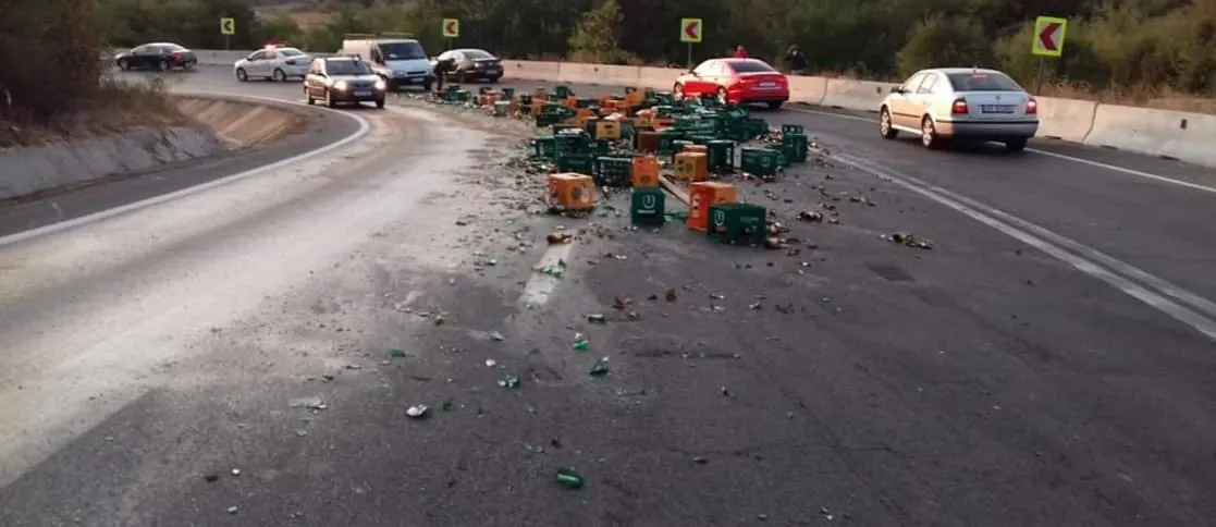 Dezastru pe un drum din Olt. Imagini ireale!