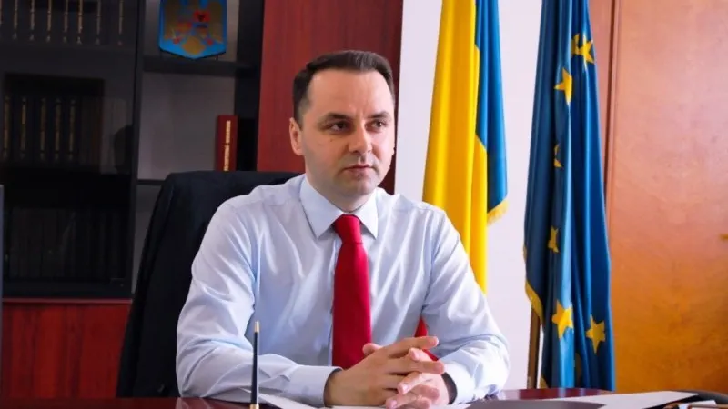 Un senator vine cu ambulanța să voteze moțiunea de cenzură 