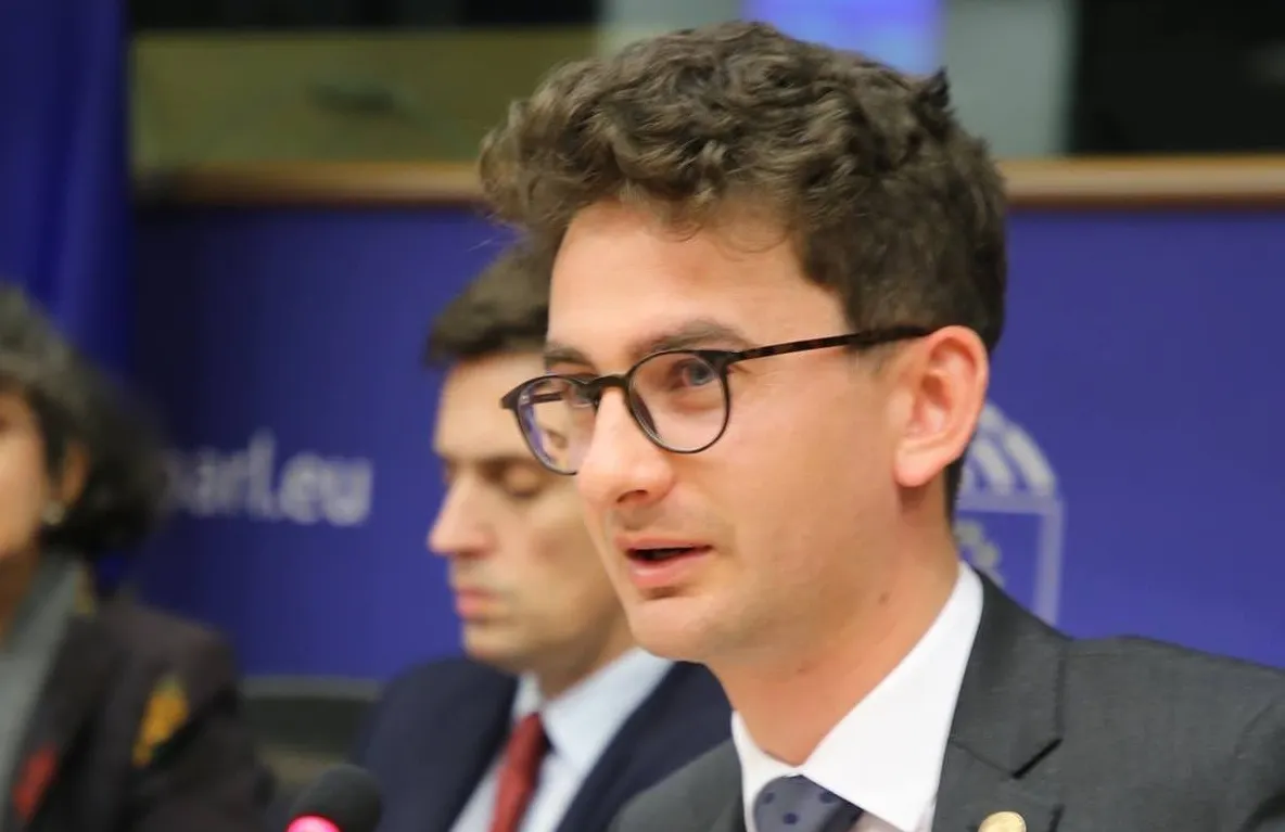 USR vrea audierea în Parlament a candidatului propus pentru funcția de comisar european