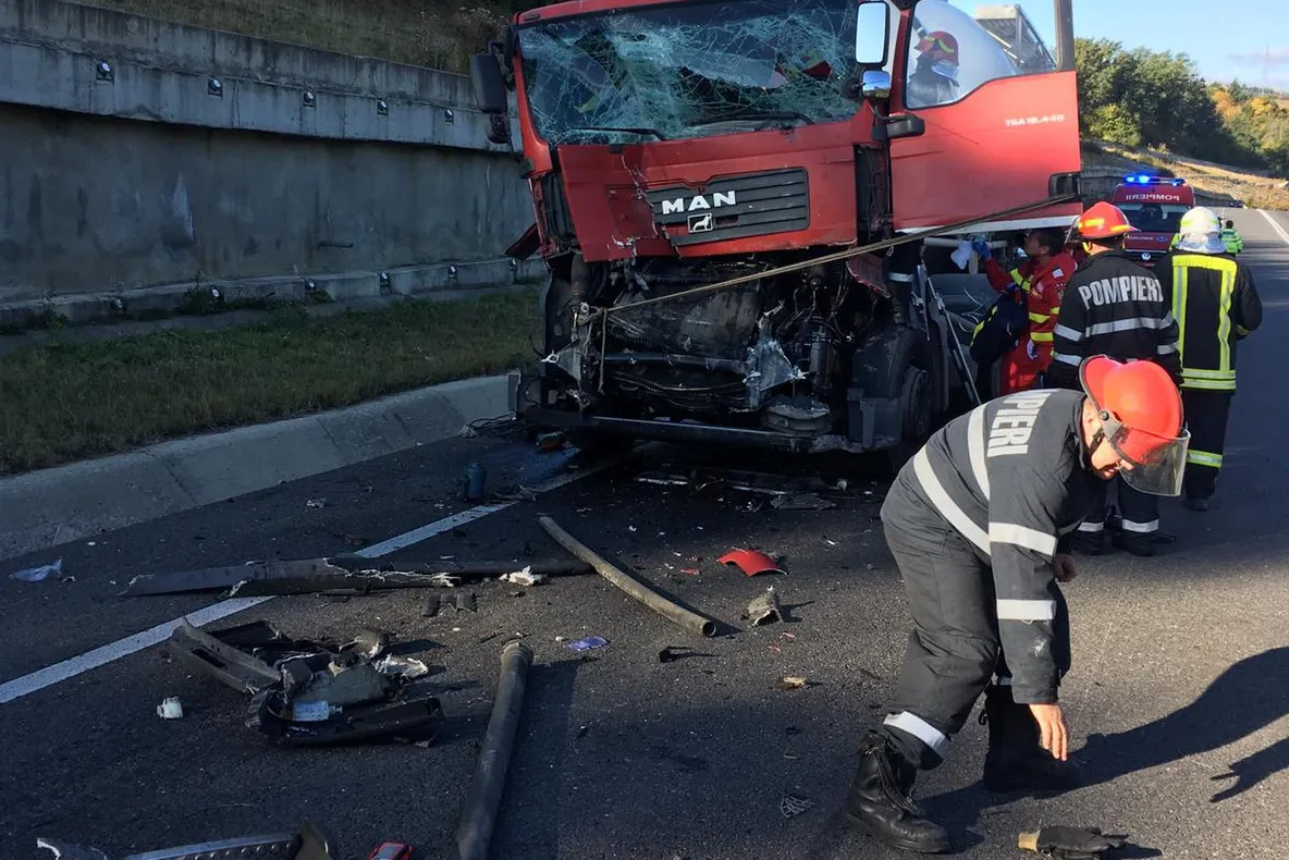 Tragedie, în jud. Cluj. Impact nimicitor între două autocamioane: un mort