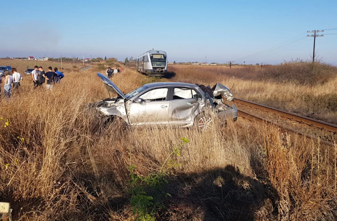 Accident feroviar, în apropierea unei gări din Olt. Un băiat de 14 ani, la spital – VIDEO