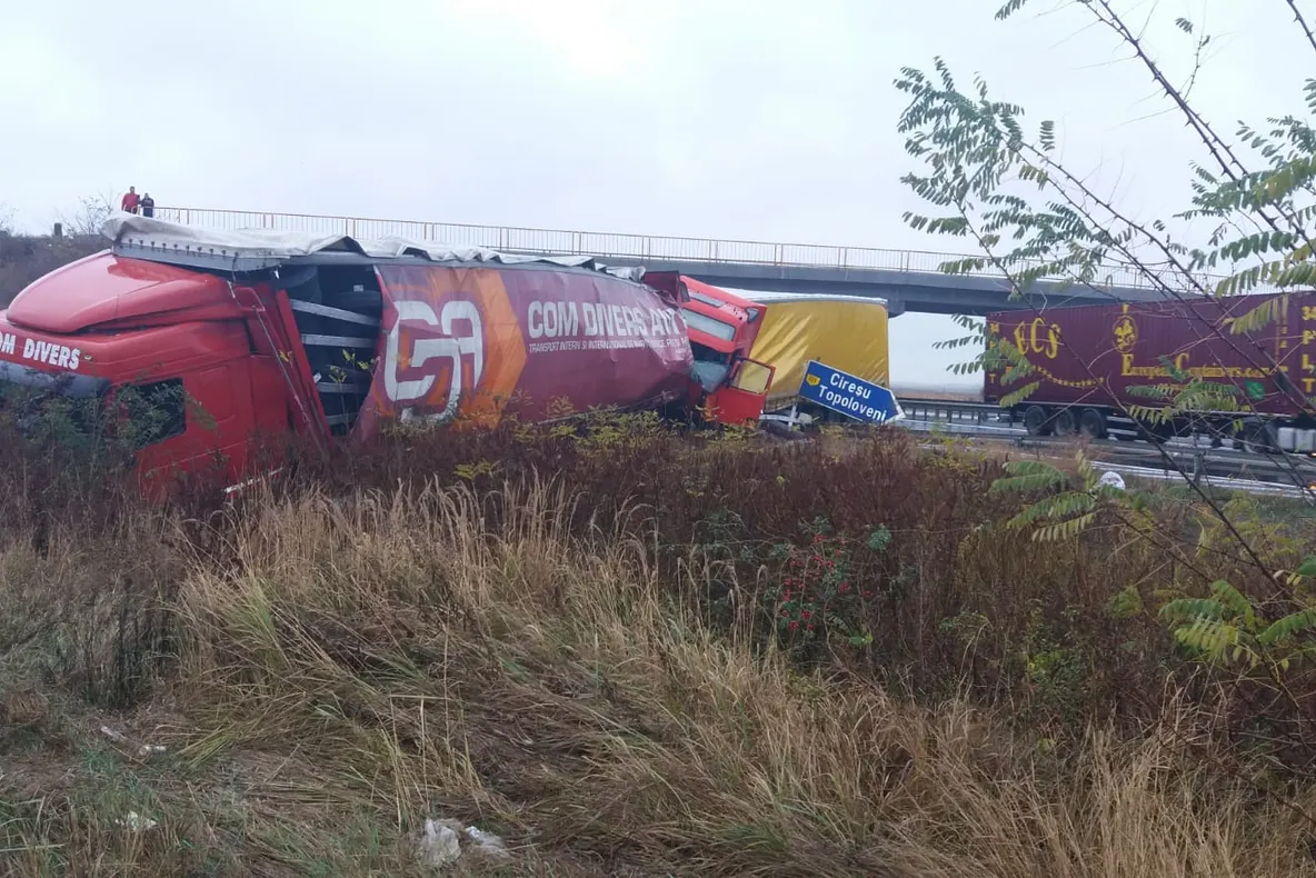 Accident între două tiruri pe A1. Două victime