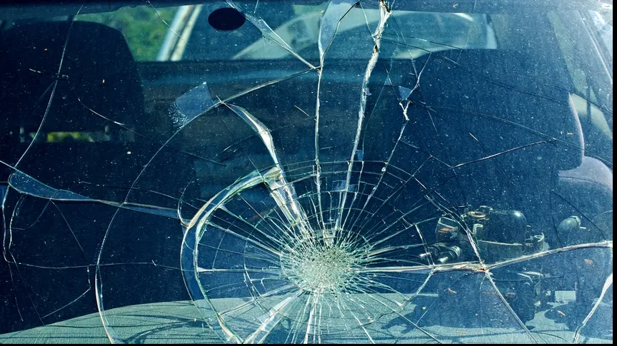 Accident cu descarcerare la Comarnic. Traficul este restricționat