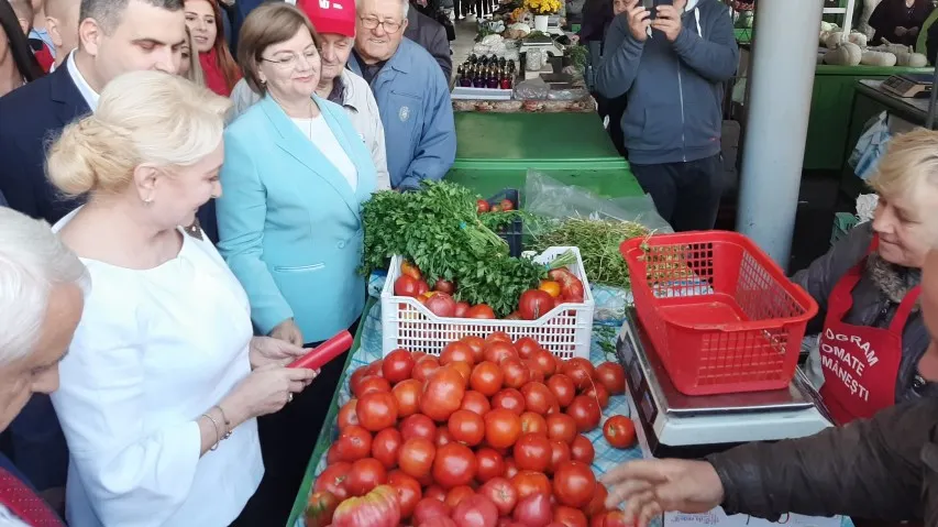 Viorica Dăncilă a făcut piața, la Satu Mare