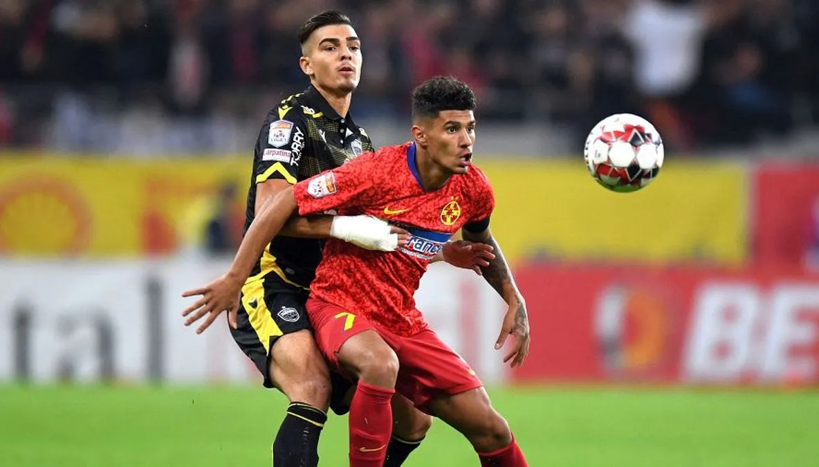 FCSB - Dinamo 1-1. Cel mai spectaculos duel din ultimii ani. Arbitrul a întrerupt partida 10 minute