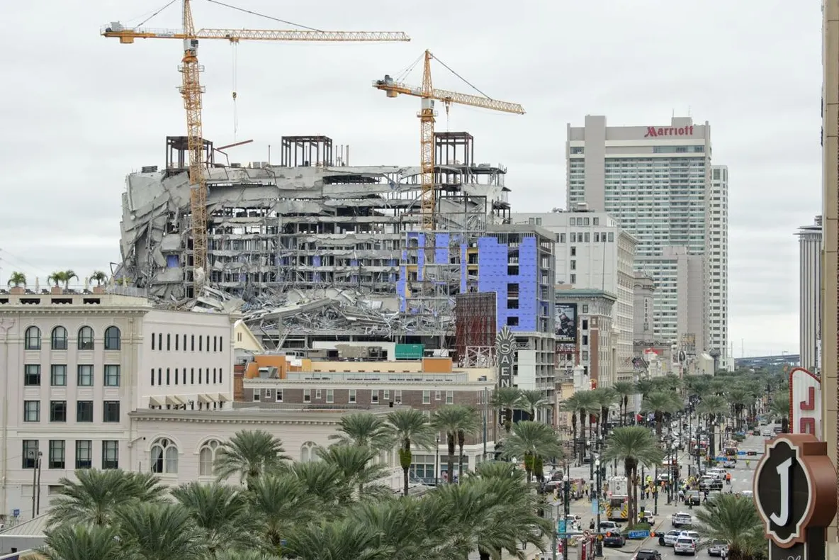 VIDEO Un hotel în construcţie s-a prăbuşit la New Orelans. O persoană a murit, trei sunt dispărute