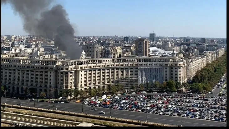 Incendiu masiv în București, în apropiere de Piața Constituției