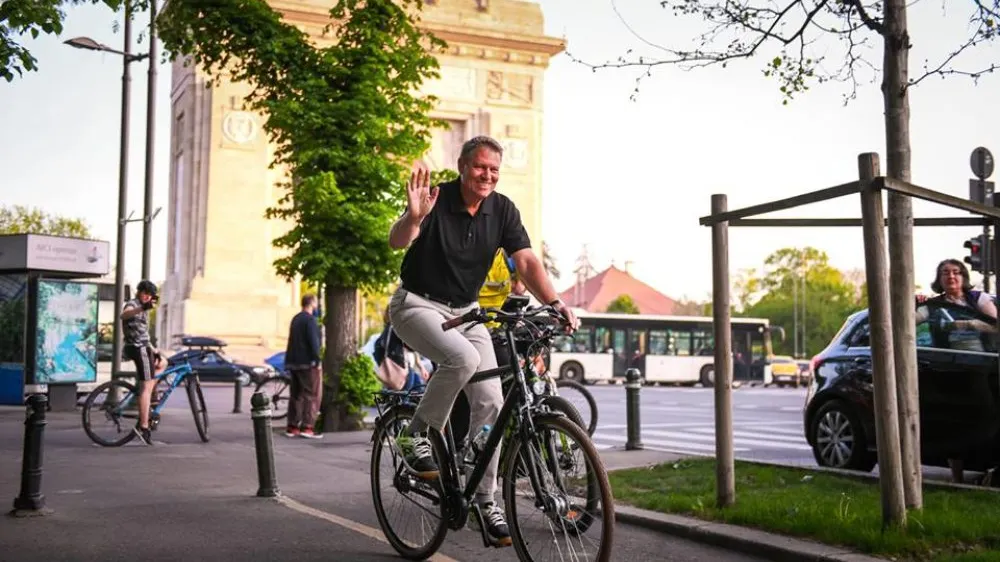 Iohannis a retrimis în Parlament legea privind cursurile de educație fizică