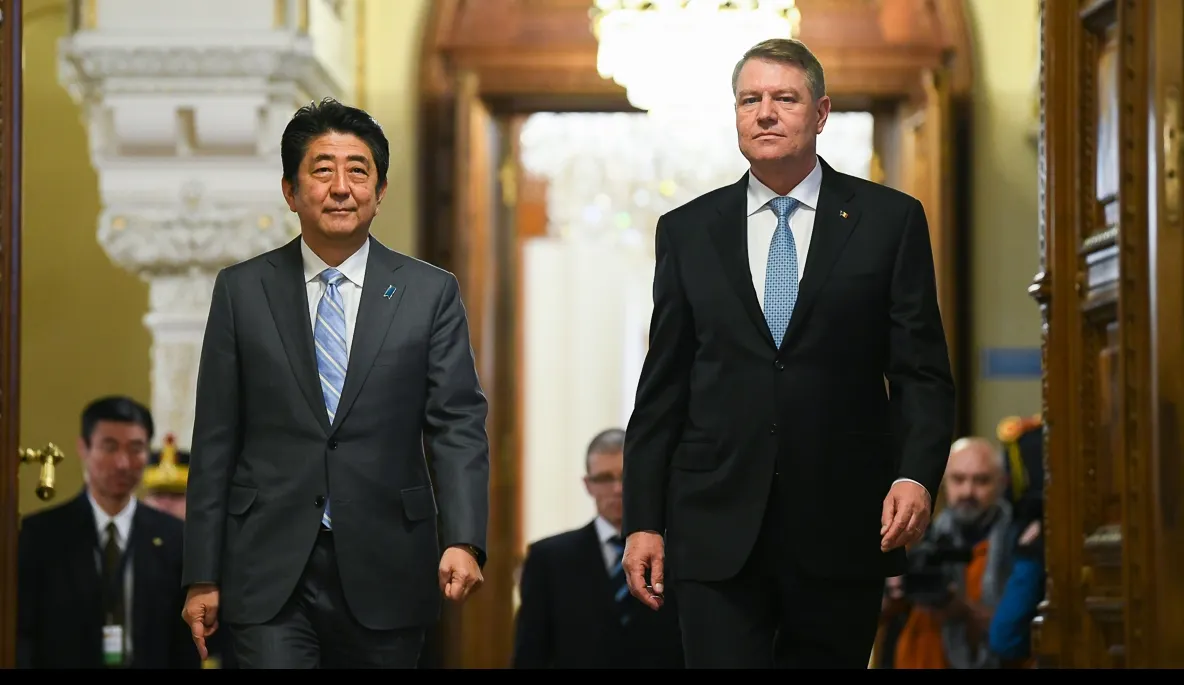 Klaus Iohannis, vizită în Japonia. Ce a discutat cu premierul Shinzo Abe