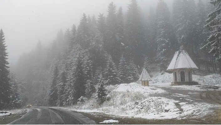 A venit IARNA! Locul din România în care ninge ca în povești. Imagini LIVE