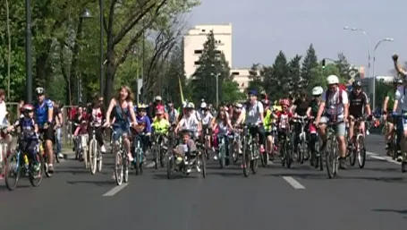 Protest al bicicliștilor în Piața Universității din București