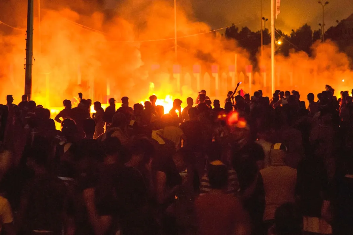 42 de morți și mii de răniți în protestele pentru o viață mai bună în Irak: ”Premierul e un vierme”