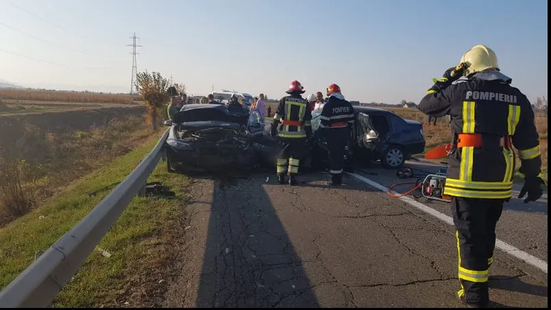 Accident cu șase victime. O persoană a rămas încarcerată FOTO