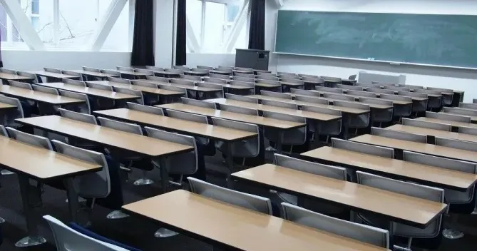 Elevii se întorc la școală. Ce măsuri vor fi luate privind siguranța școlarilor