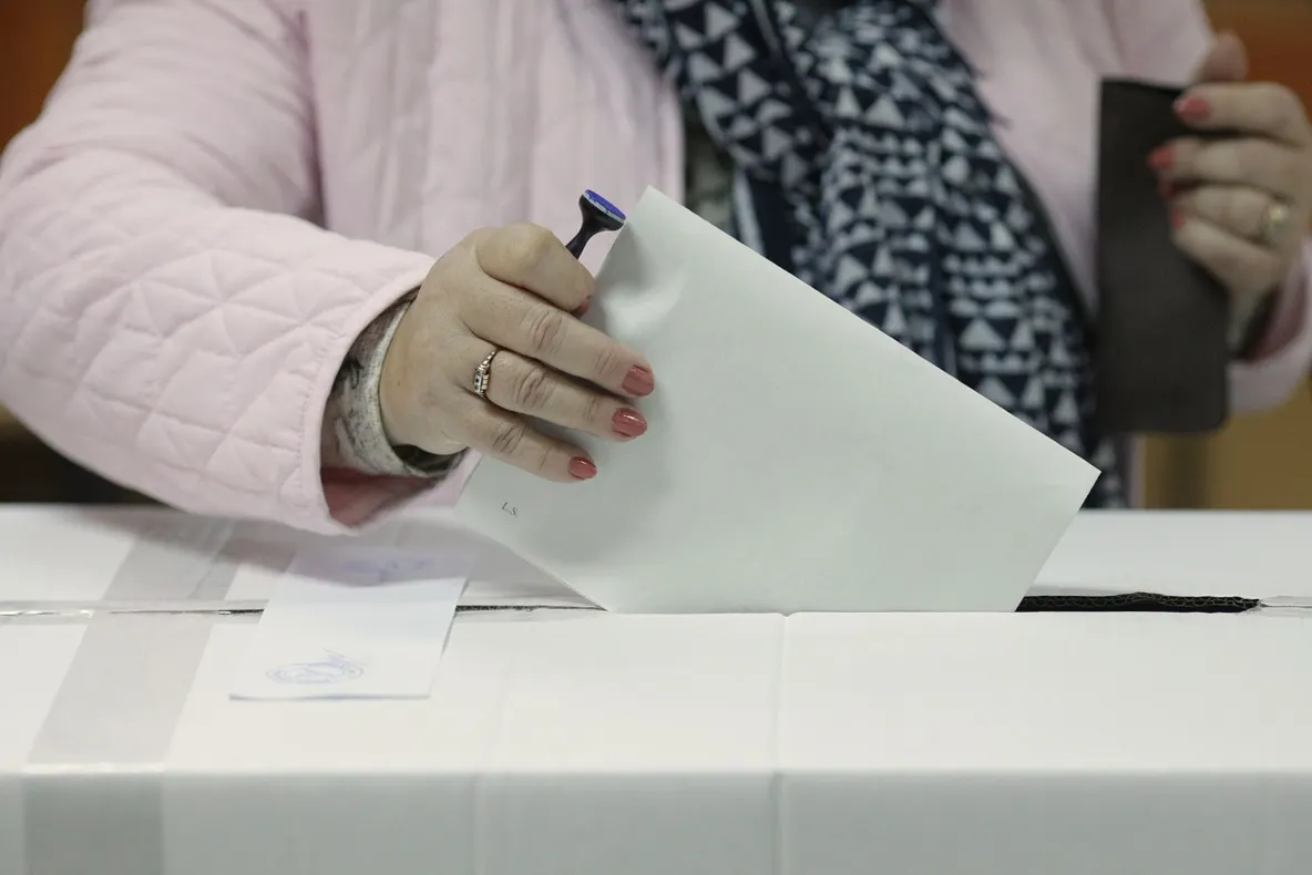 Alegeri prezidențiale 2019. Cine sunt românii care au votat la prima oră