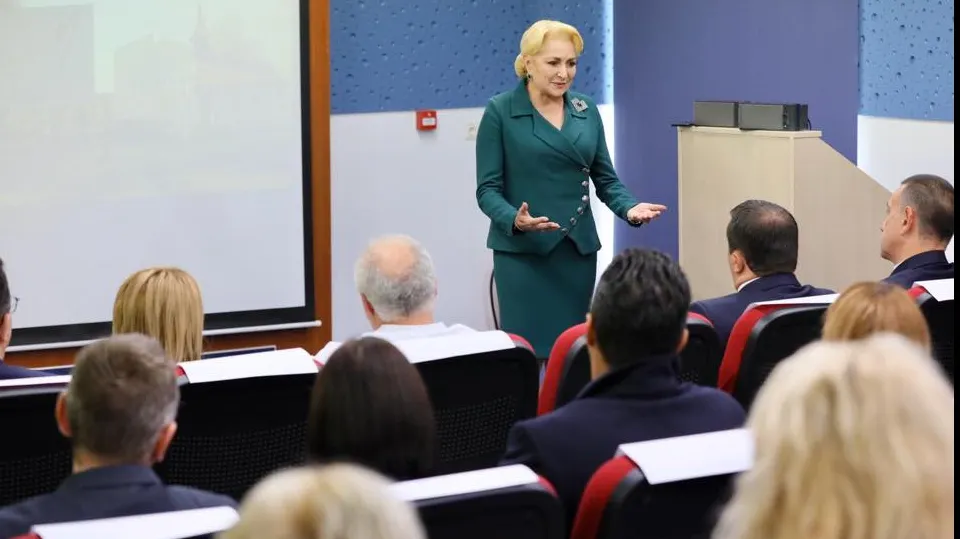 Viorica Dăncilă s-a întors la catedră