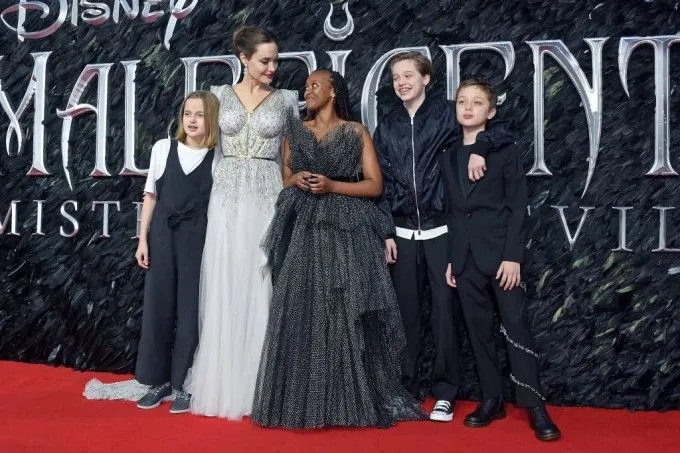 Cum arată fiica Angelinei Jolie și a lui Brad Pitt după tratamentul pentru schimbarea de sex