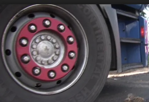 Descoperire halucinantă, pe A1, în rezervorul unui TIR. Polițiștilor nu le-a venit să creadă