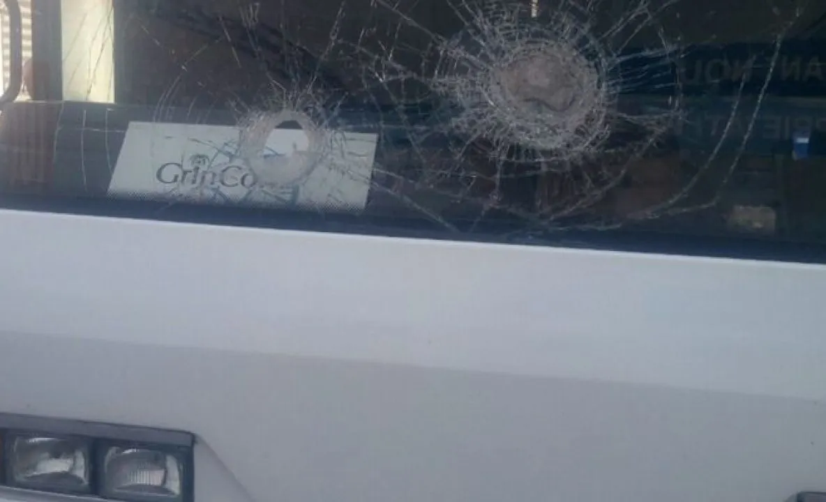 Mai mulți fotbaliști au fost răniți, după ce autocarul lor a fost atacat 