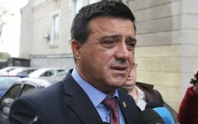 Niculae Bădălău, dezlănțuit: "Măi ordinarule, lingăule, vierme, ruj roz"