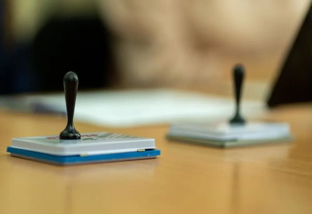 Primarul din Dumbrăveni ar fi fost surprins dând bani președintelui unei secții de votare
