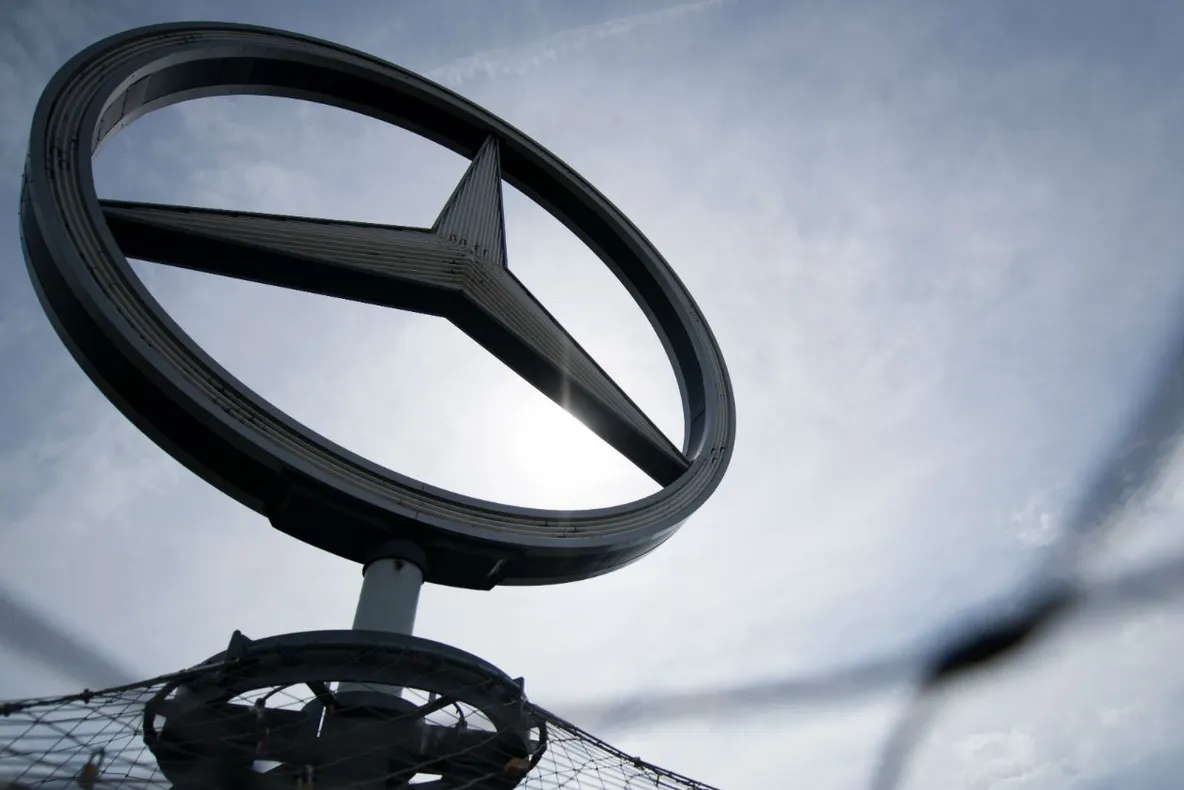Criza auto. Daimler ar putea concedia 1.100 de oameni din conducere