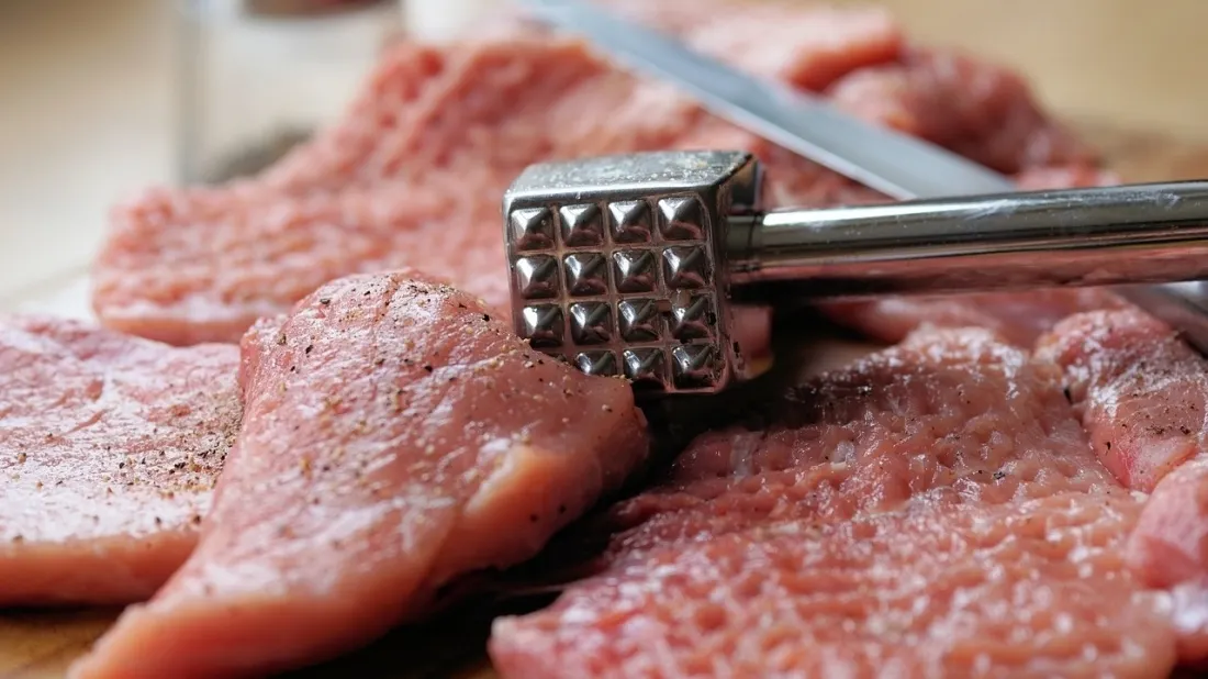 Carnea de porc, mai scumpă cu 15-20% de Sărbători