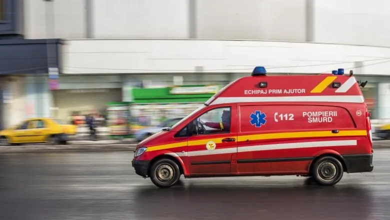 Accident GRAV pe DN1, la Teiuș. Un tânăr a murit după ce a fost lovit de un TIR