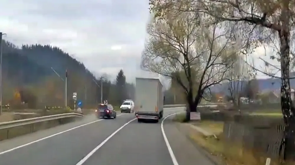 Șoferul care a îngrozit toată țara cu o depășire criminală a rămas fără permis de conducere