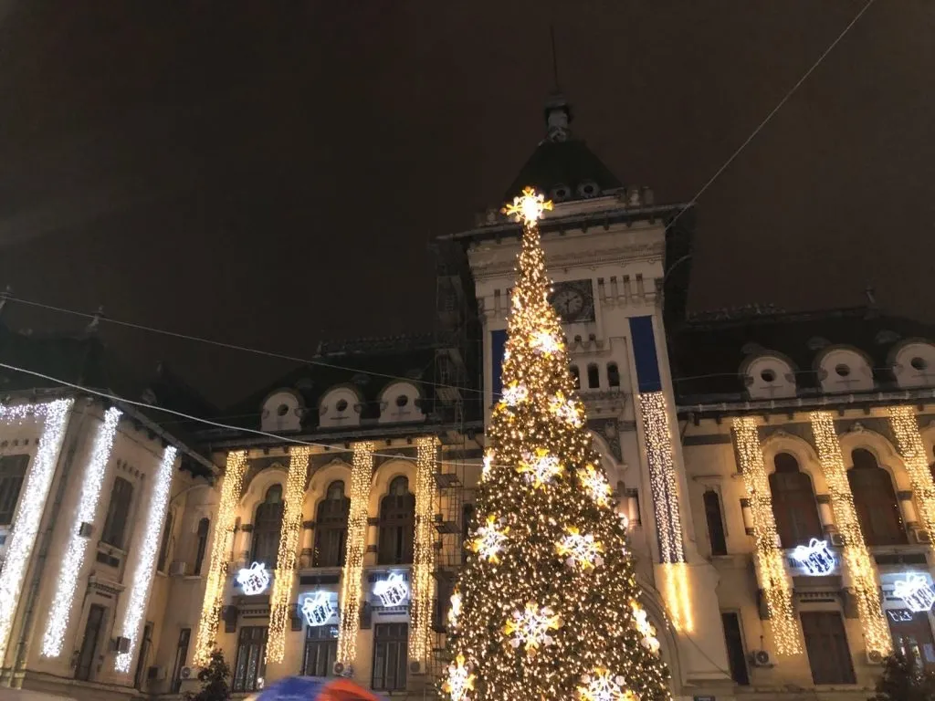 Un milion de luminiţe de Crăciun au fost aprinse în Craiova