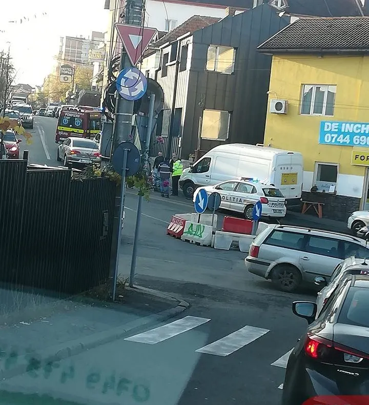 Un copil a fost lovit de maşină în Cluj-Napoca! Minorul circula pe o trotinetă electrică