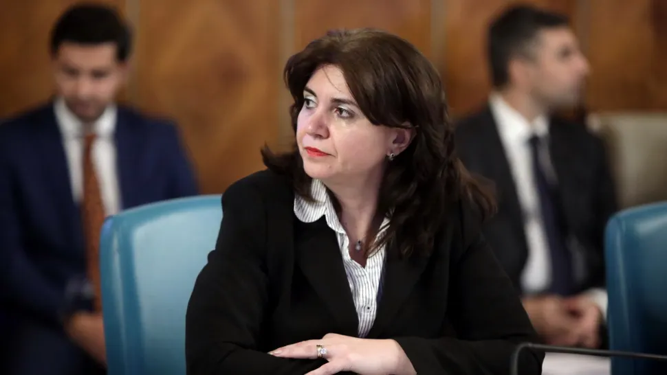 Săptămâna începe cu două moțiuni simple în Parlament. Miniștrii Monica Anisie și Marcel Vela, vizați
