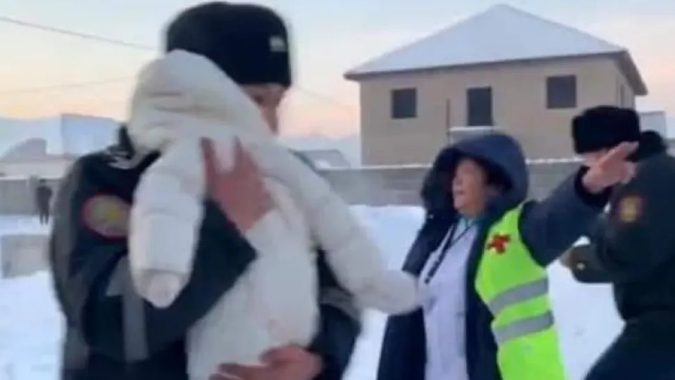 MIRACOL de Crăciun. Un bebeluș a fost scos nevătămat din accidentul cumplit de AVION