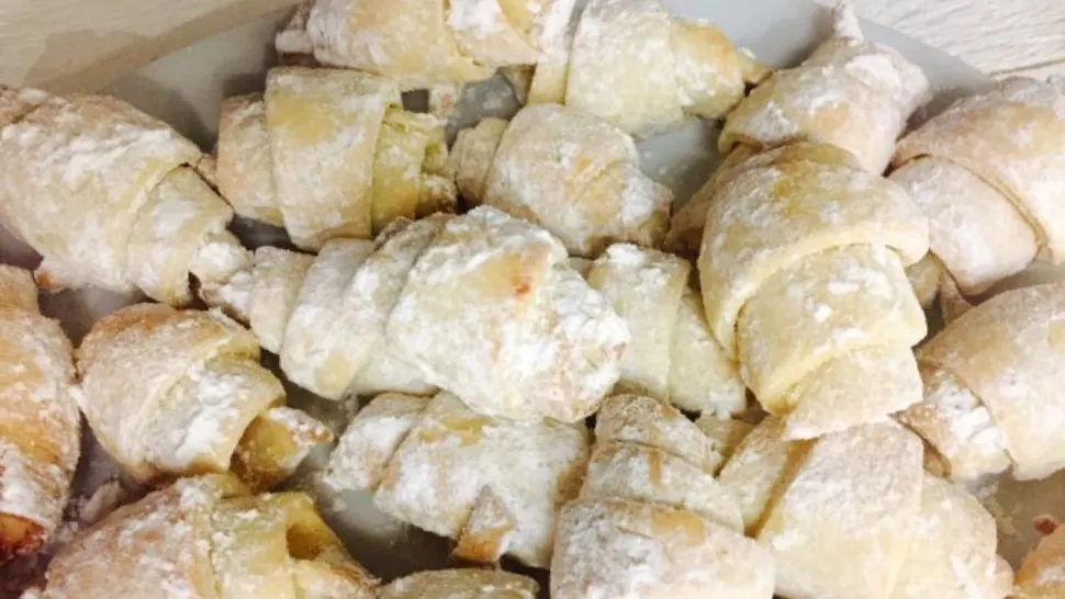 Cele mai delicioase cornulețe de post cu gem sau rahat. Rețetă