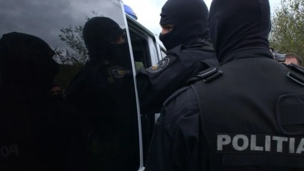 Tânăr din Craiova arestat pentru că ar fi exploatat sexual mai multe fete în Italia