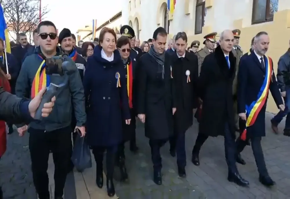 Ludovic Orban și Rareș Bogdan, baie de mulțime la Alba Iulia