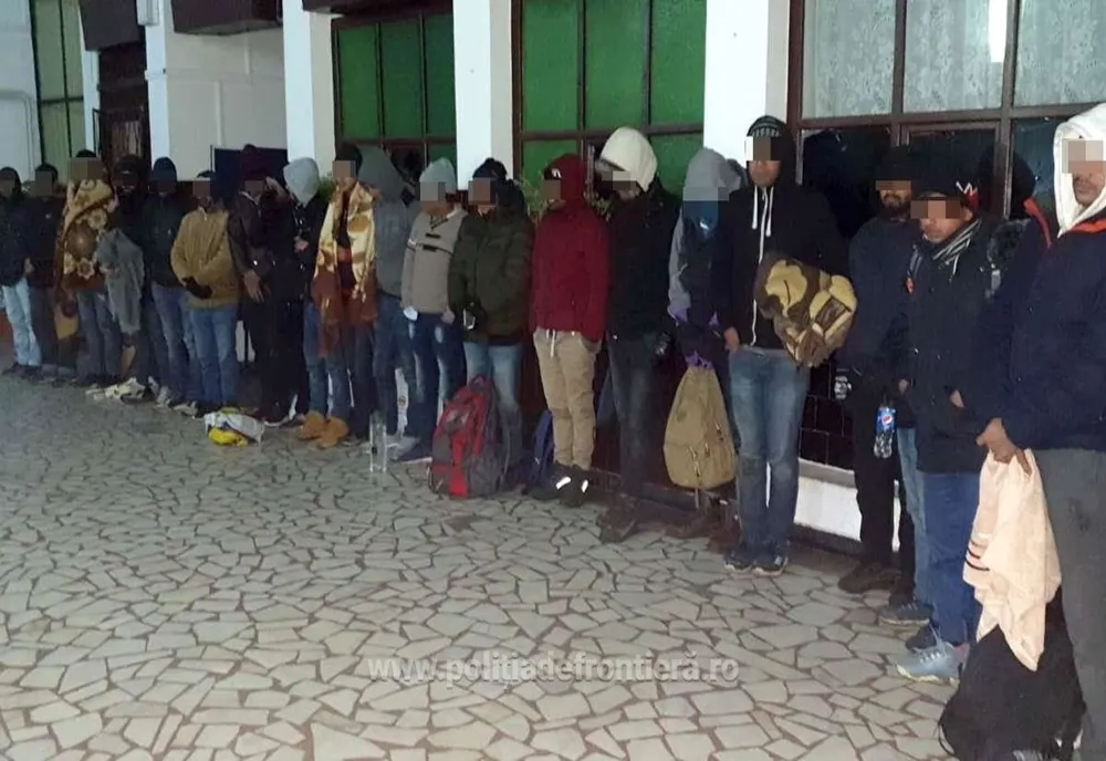 Peste 20 de migranți prinși la frontiera cu Ungaria