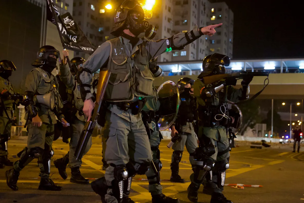 Noi ciocniri violente în Hong Kong între manifestanți și poliție