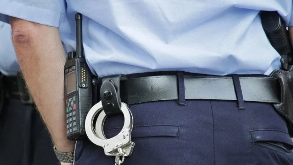 Scandal monstru într-un bar - Un tânăr şi iubita lui au fost bătuţi de 2 bărbați