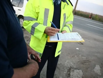 Caz șocant, în Capitală! Un şofer BEAT a sărit în Dâmboviţa, de frica polițiștilor