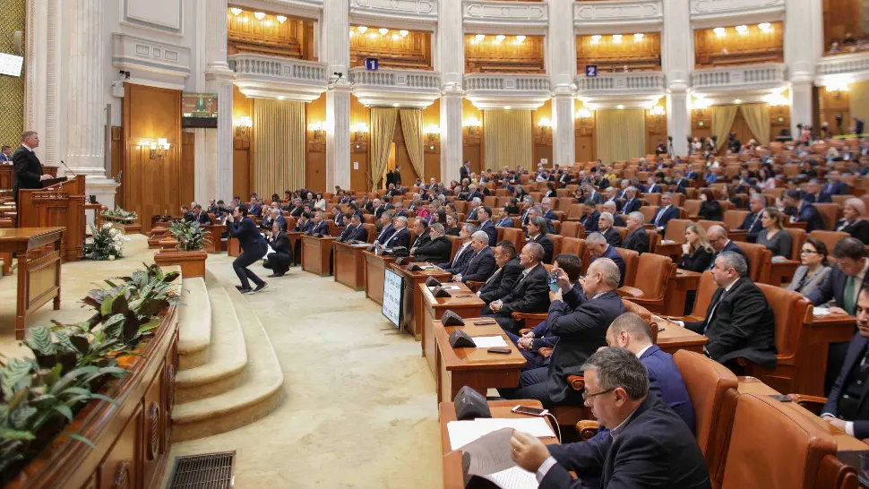 Luni, parlamentarii se întorc din vacanță, în sesiune extraordinară