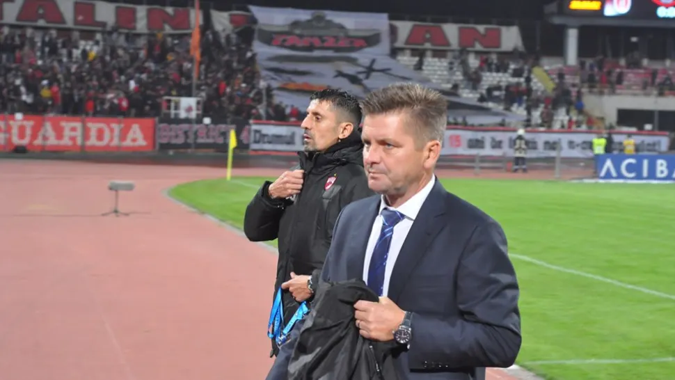 Anunț OFICIAL făcut de Dinamo în privința plecării lui Uhrin! ”Suntem pe telefoane!”