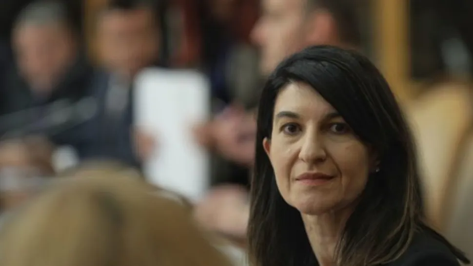 De ce a concediat ministrul Muncii liftiera de la minister