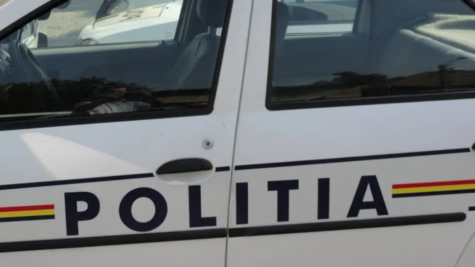 Femeie terorizată de concubin: i-a spânzurat câinele de gard și i-a distrus locuința
