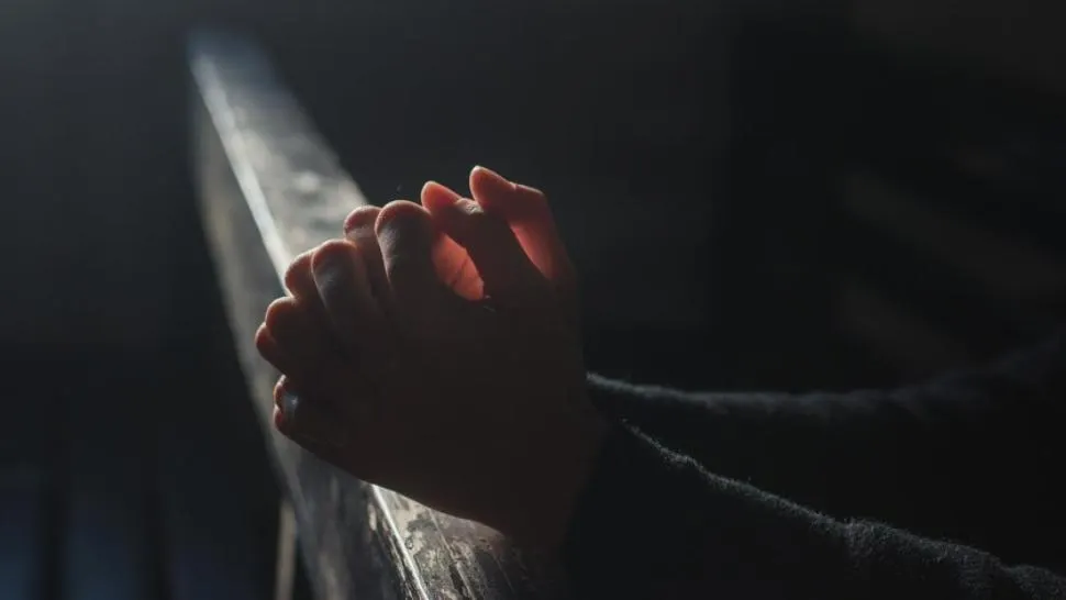 Un băiat de 17 ani, tentativă de viol asupra unei femei de 66 de ani. Ce-a urmat