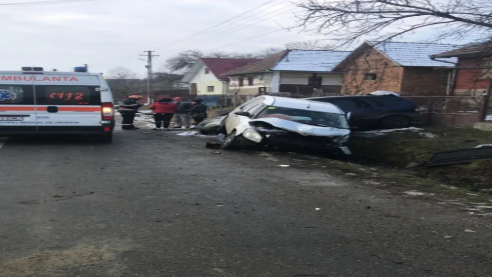 Grav accident în judeţul Cluj. A fost solicitat şi un elicopter SMURD