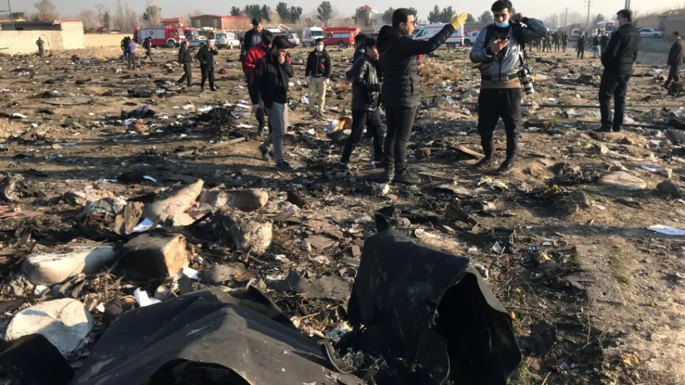 Noi detalii despre avionul ucrainean prăbușit în Iran. Aeronava era ÎN FLĂCĂRI, în aer