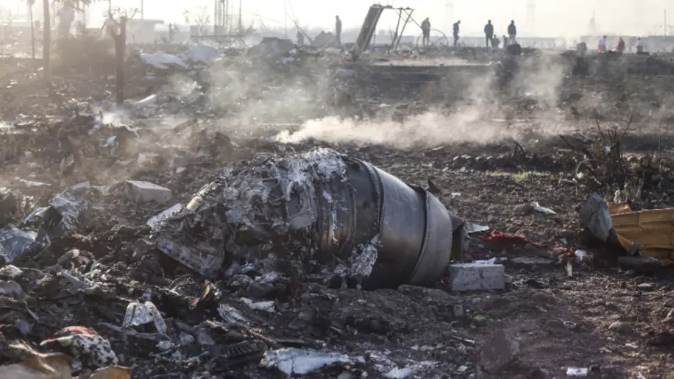 New York Times: Avionul prăbuşit în Iran, lovit de două rachete
