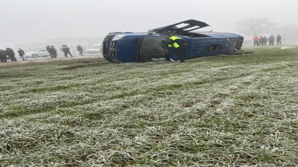 Accident grav, în jud. Constanța: un microbuz plin cu călători s-a răsturnat: 18 răniți, 2 morți