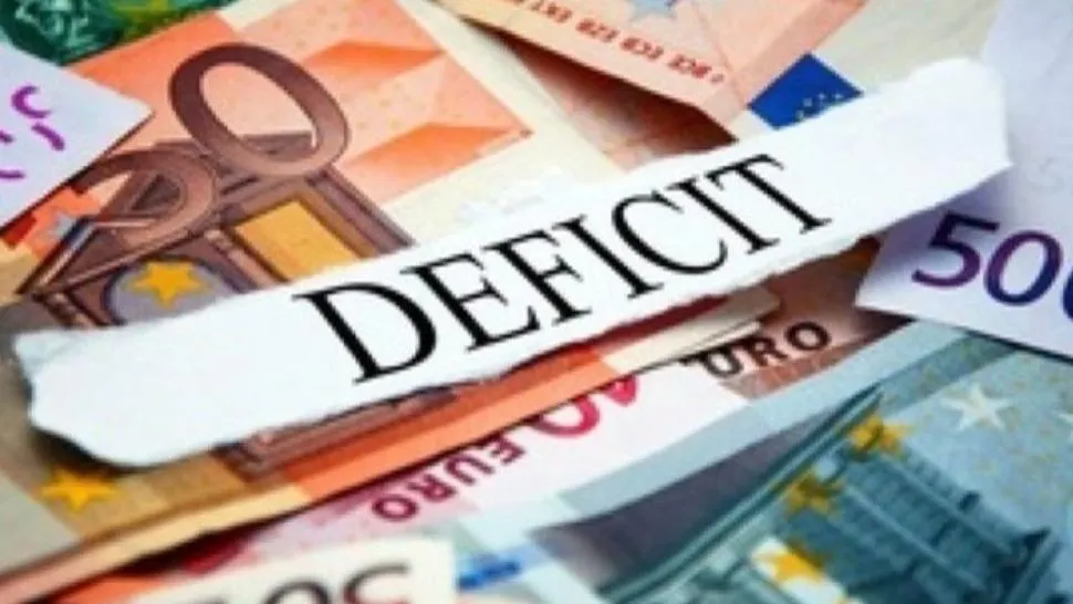 Avertismentul economiștilor: „România se îndreaptă cu pași repezi spre colaps financiar”